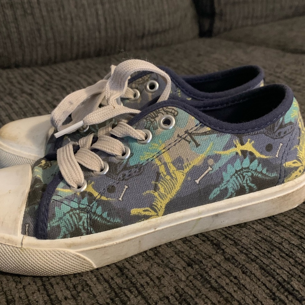 Boys shoes